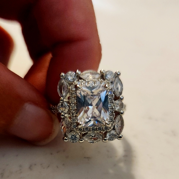 New Square Cut Cubic Zircon Ring - Picture 4 of 6